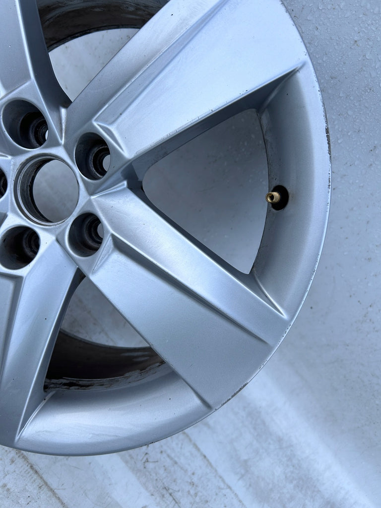 1x Alufelge 16 Zoll 7.0" 5x100 46ET 6V0601025B Skoda Fabia Rapid Rim Wheel