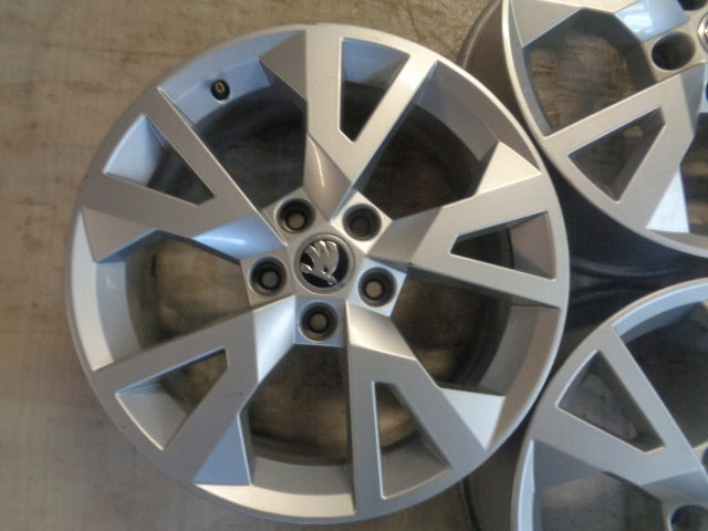 4x Alufelge 17 Zoll 7.0" 5x112 45ET Glanz Silber 5E0601025S Skoda Octavia III I FEL4824722990fo