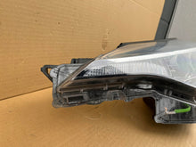 Laden Sie das Bild in den Galerie-Viewer, Frontscheinwerfer Toyota Chr 81110-F4180-00 Ein Stück (Rechts oder Links) SCH1596264800nk