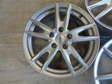 Load image into Gallery viewer, 4x Alufelge 17 Zoll 7.0" 5x114.3 50ET Glanz Silber Rim Wheel FEL3048194983td