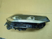 Laden Sie das Bild in den Galerie-Viewer, Frontscheinwerfer VW T-Cross 2GM941774B Rechts Scheinwerfer Headlight