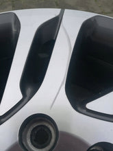 Laden Sie das Bild in den Galerie-Viewer, 1x Alufelge 17 Zoll 7.5&quot; 5x108 55ET 31302112 Volvo Rim Wheel