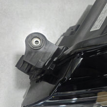 Laden Sie das Bild in den Galerie-Viewer, Frontscheinwerfer Skoda Superb 3V1941015E Links Scheinwerfer Headlight SCH2718884550pt