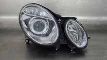 Laden Sie das Bild in den Galerie-Viewer, Frontscheinwerfer Mercedes-Benz W211 1437314390 Rechts Scheinwerfer Headlight SCH2752779401fs