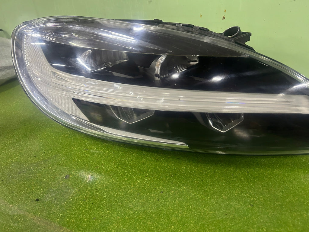 Frontscheinwerfer Volvo V40 32228480 Rechts Scheinwerfer Headlight SCH7809425911ya