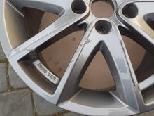 Laden Sie das Bild in den Galerie-Viewer, 1x Alufelge 17 Zoll 7.5" 5x114.3 50ET Glanz Silber KBA48952 Mazda Cx30 Rim Wheel FEL6357461301ev