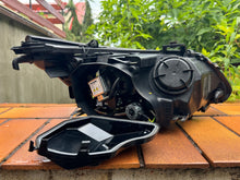 Laden Sie das Bild in den Galerie-Viewer, Frontscheinwerfer BMW 5 E60 E61 Xenon Links Scheinwerfer Headlight
