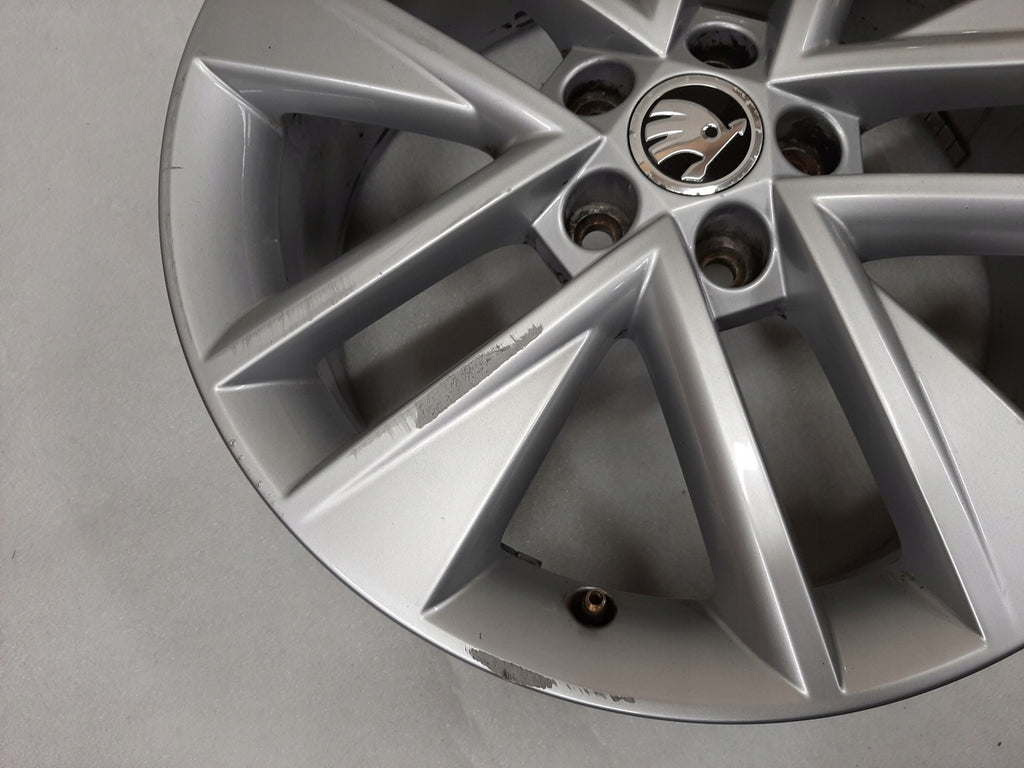 1x Alufelge 17 Zoll 7.0" 5x100 46ET Glanz Silber 6V0601025 Skoda Fabia Iii