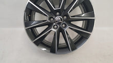 Laden Sie das Bild in den Galerie-Viewer, 1x Alufelge 17 Zoll 7.0&quot; 5x100 46ET 5JJ601025C Skoda Rapid Rim Wheel