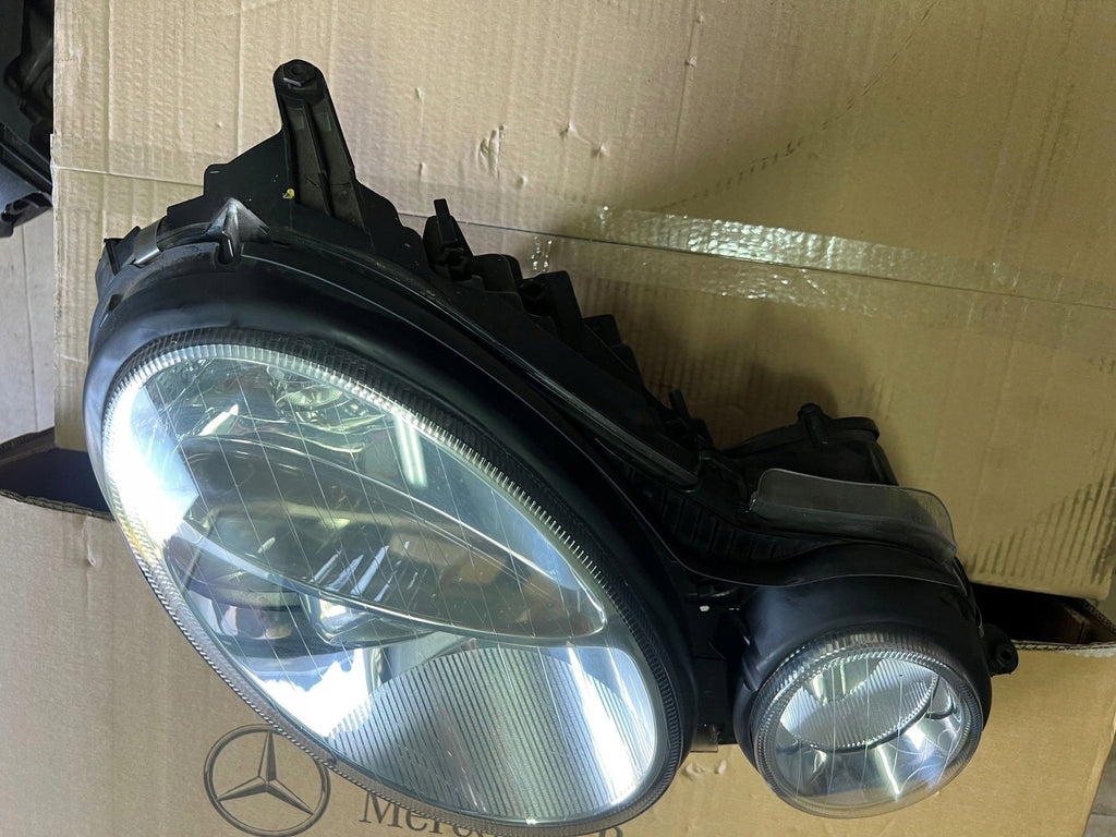 Frontscheinwerfer Mercedes-Benz W211 A2118201461 Xenon Rechts Headlight SCH5256683395xq
