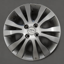 Laden Sie das Bild in den Galerie-Viewer, 1x Alufelge 16 Zoll 6.0&quot; 4x100 55ET Glanz Silber 52910-1J301 Hyundai I20