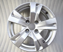 Laden Sie das Bild in den Galerie-Viewer, 1x Alufelge 15 Zoll 6.5&quot; 4x108 20ET Glanz Silber Peugeot 2008 Rim Wheel