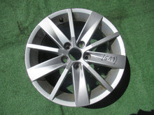 Load image into Gallery viewer, 1x Alufelge 15 Zoll 6.0&quot; 5x100 40ET Glanz Silber 6C0601025 VW Polo 6r Rim Wheel