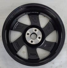 Laden Sie das Bild in den Galerie-Viewer, 1x Alufelge 17 Zoll 5.0&quot; 4x100 40ET PW457-0H015 Toyota Aygo Rim Wheel