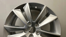 Laden Sie das Bild in den Galerie-Viewer, 1x Alufelge 17 Zoll 7.0" 5x108 40 5ET Glanz Silber 31471309 Volvo Rim Wheel FEL4882829143oo