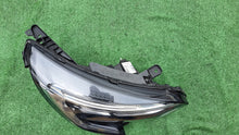 Load image into Gallery viewer, Frontscheinwerfer Renault Clio 5 260108676R LED Rechts Scheinwerfer Headlight