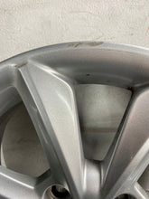 Laden Sie das Bild in den Galerie-Viewer, 1x Alufelge 16 Zoll 6.5&quot; 4x108 47,5ET Glanz Silber H1BJ-1007-C1A Ford Fiesta