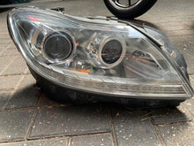 Laden Sie das Bild in den Galerie-Viewer, Frontscheinwerfer Mercedes-Benz L LED Ein Stück (Rechts oder Links) Headlight