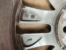 Load image into Gallery viewer, 1x Alufelge 15 Zoll 5.0&quot; 5x100 40ET 6R0601025BE VW Polo Rim Wheel