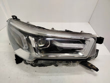 Laden Sie das Bild in den Galerie-Viewer, Frontscheinwerfer Toyota Hilux VIII 81110-0KU80 Full LED Rechts Headlight SCH8402174958wu