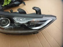 Load image into Gallery viewer, Frontscheinwerfer Hyundai Elantra 92102-F2 Rechts Scheinwerfer Headlight