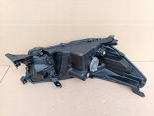 Laden Sie das Bild in den Galerie-Viewer, Frontscheinwerfer Toyota Hilux VIII JEJ-923364-O30 Ein Stück (Rechts oder Links) SCH6600611439xr