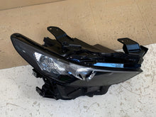 Laden Sie das Bild in den Galerie-Viewer, Frontscheinwerfer Mazda IV BCJH-51030 Rechts Scheinwerfer Headlight