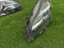 Load image into Gallery viewer, Frontscheinwerfer Toyota Yaris Ein Stück (Rechts oder Links) Headlight SCH8172574773ky