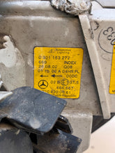 Laden Sie das Bild in den Galerie-Viewer, Frontscheinwerfer Mercedes-Benz W220 A2208200861 Rechts Scheinwerfer Headlight SCH3190650595pw
