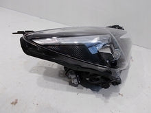 Laden Sie das Bild in den Galerie-Viewer, Frontscheinwerfer Mazda 2 LED Rechts Scheinwerfer Headlight