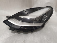 Laden Sie das Bild in den Galerie-Viewer, Frontscheinwerfer Tesla Model 3 1077375-00-C LED Links Scheinwerfer Headlight