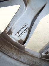 Laden Sie das Bild in den Galerie-Viewer, 1x Alufelge 18 Zoll 7.5&quot; 5x112 5F0601025N Seat Rim Wheel