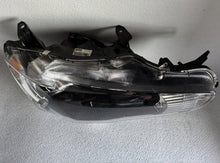 Laden Sie das Bild in den Galerie-Viewer, Frontscheinwerfer Mitsubishi Lancer VIII I 8301C3-38 Rechts Headlight SCH9031082373cw