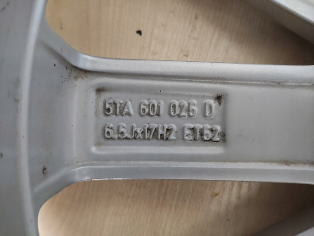 1x Alufelge 17 Zoll 6.5" 5x112 52ET Glanz Silber 5TA601025 VW Touran Rim Wheel FEL2961051631hs