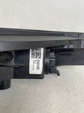 Load image into Gallery viewer, Frontscheinwerfer Hyundai Kona 92208J9000 Rechts Scheinwerfer Headlight SCH2896283764fv