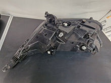 Laden Sie das Bild in den Galerie-Viewer, Frontscheinwerfer Honda Crv V I Rechts Scheinwerfer Headlight SCH1034784301bk