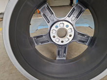 Load image into Gallery viewer, 1x Alufelge 17 Zoll 7.5&quot; 5x112 82A601025P Audi Rim Wheel