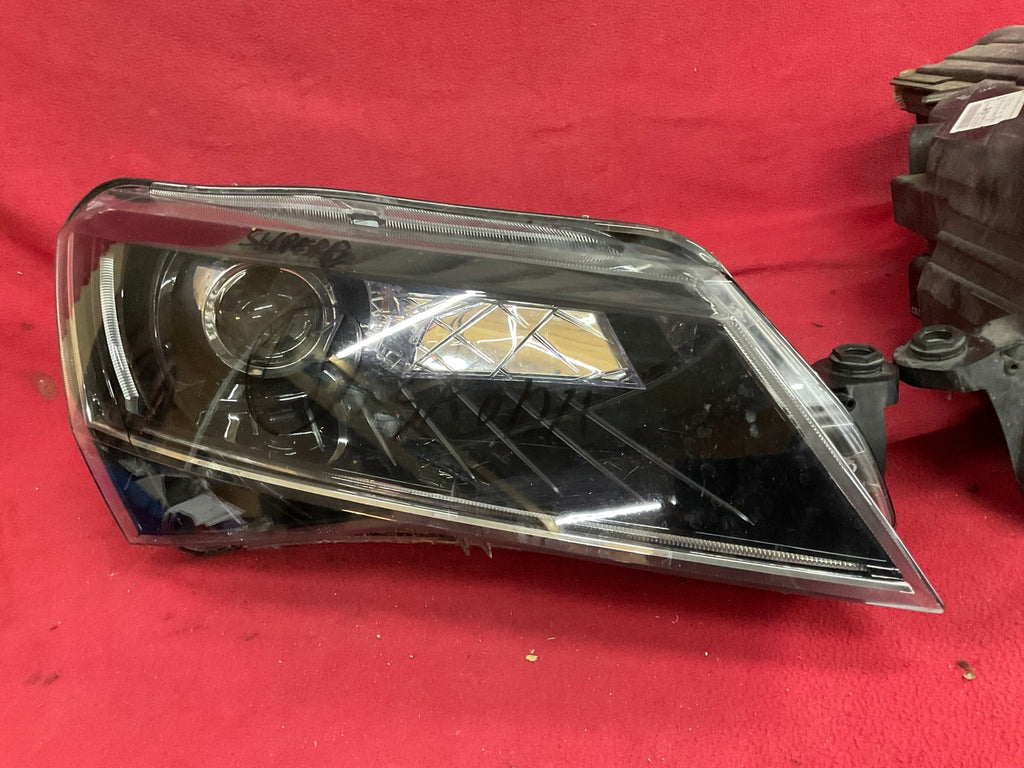 Frontscheinwerfer Skoda Superb III 3V1941016A 3V1941015A Xenon Rechts oder Links