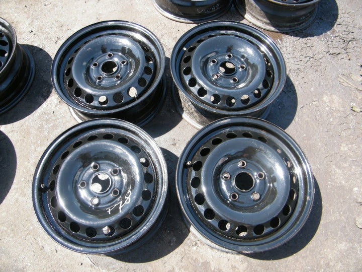 4x Alufelge 15 Zoll 6.0" 5x112 47ET Silber VW Caddy V Golf III Jetta VI Touran FEL6907765148xw