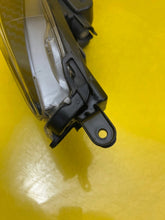 Laden Sie das Bild in den Galerie-Viewer, Frontscheinwerfer Toyota 4 Yaris EUK0-8 LED Links Scheinwerfer Headlight SCH3150509465ew