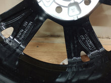 Laden Sie das Bild in den Galerie-Viewer, 1x Alufelge 17 Zoll 6.5&quot; 5x112 46ET Glanz Silber 5E3601025 Skoda Octavia 5e3