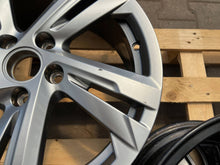 Laden Sie das Bild in den Galerie-Viewer, 1x Alufelge 17 Zoll 5x112 2GA601025AM VW T-Roc Rim Wheel FEL2123161031so