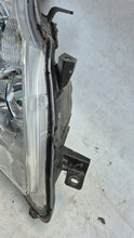 Load image into Gallery viewer, Frontscheinwerfer Toyota Verso 81110-0F090 Rechts Scheinwerfer Headlight SCH3454420404ao