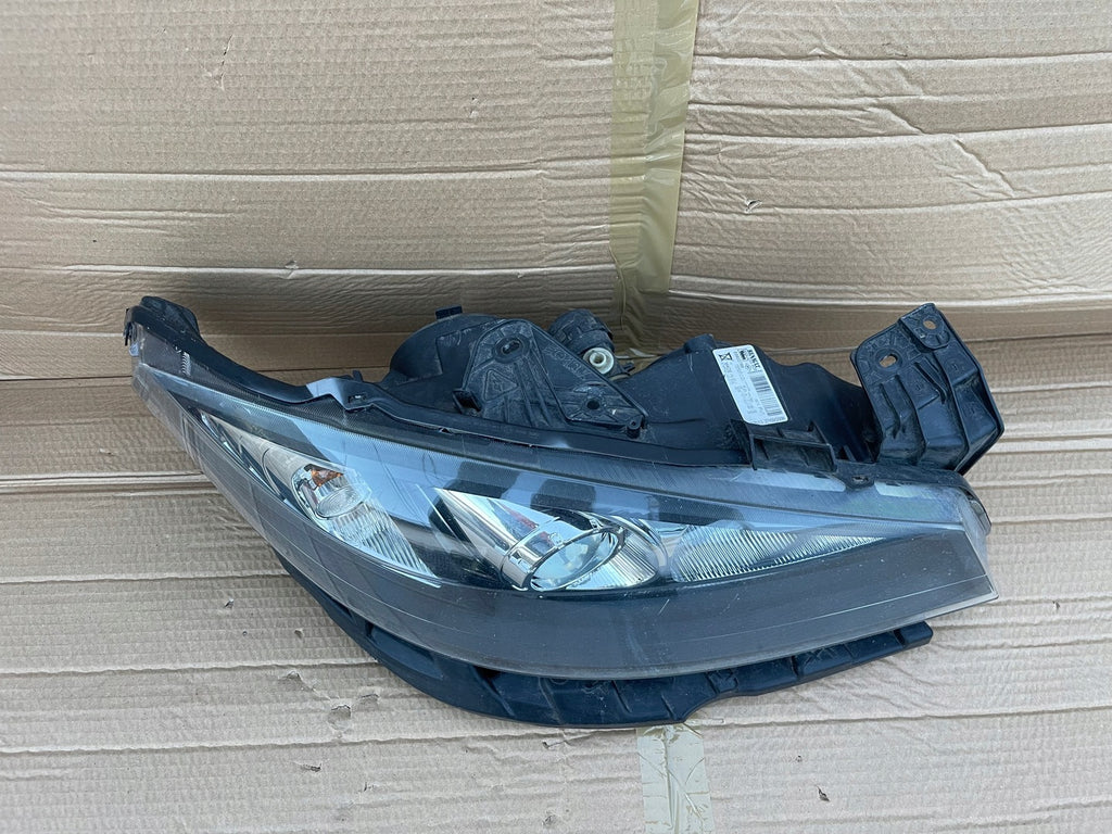 Frontscheinwerfer Renault Laguna III 8200555906 Xenon Rechts Headlight