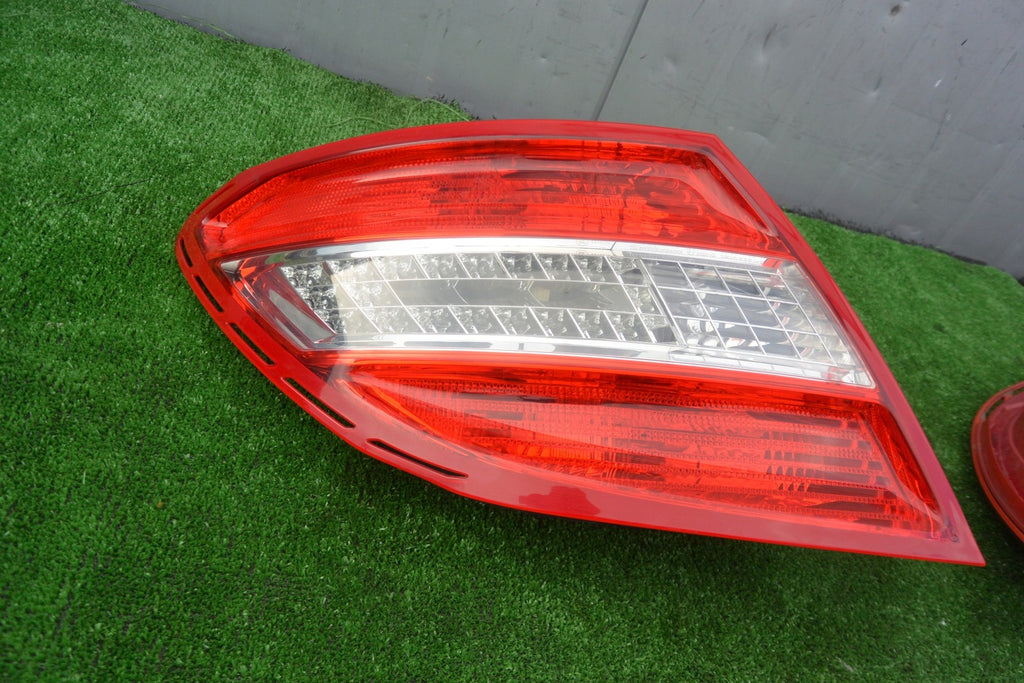 Rückleuchte Mercedes-Benz 2048202064 2048201964 Ein Stück (Rechts oder Links)