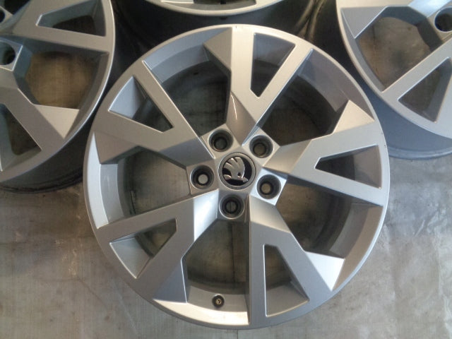 4x Alufelge 17 Zoll 7.0" 5x112 45ET Glanz Silber 5E0601025S Skoda Octavia III I FEL4824722990fo