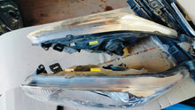 Load image into Gallery viewer, Frontscheinwerfer Ford Fiesta I 8A61-13W029-AH 8A61-13W030-AH Ein Satz Headlight SCH5013707175xr
