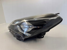 Laden Sie das Bild in den Galerie-Viewer, Frontscheinwerfer Toyota Yaris Links Scheinwerfer Headlight SCH5628572869gt