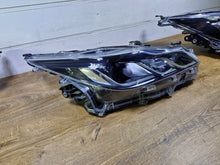 Laden Sie das Bild in den Galerie-Viewer, Frontscheinwerfer Toyota Corolla 81110-02T31-00 Rechts Scheinwerfer Headlight SCH8138121475sa