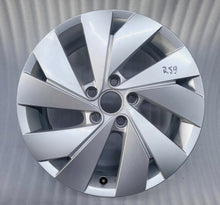 Load image into Gallery viewer, 1x Alufelge 17 Zoll 6.5&quot; 5x112 46ET Glanz Silber 5H0601025B VW Golf Rim Wheel